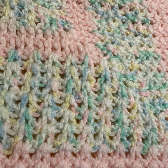 Baby blanket. Hand crochet. Soft pastel colors. - Picture 4 of 9